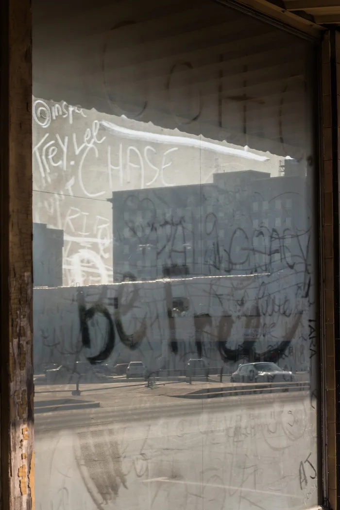 在美国，waco，文本，建筑，西方脚本，通信，涂鸦，玻璃材料