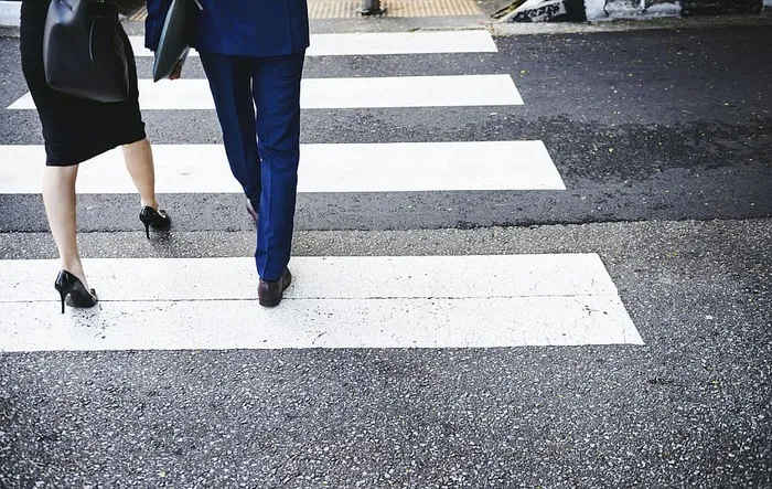 行人专用道上的男女交叉口