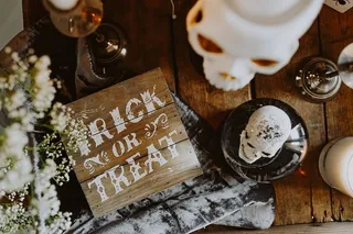 万圣节装饰品和蜡烛