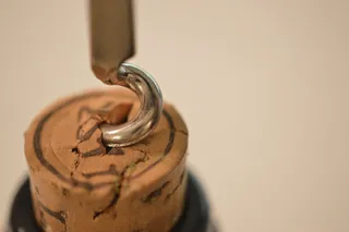 软木塞，葡萄酒软木塞，金属，室内，软木塞，特写，葡萄酒，选择性聚焦