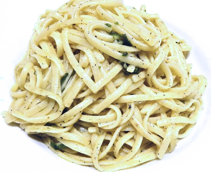 linguini意大利面，新鲜罗勒，帕尔马干酪，橄榄油，食品，意大利食品，意大利面，食品和饮料