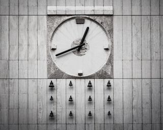 带钟的模拟挂钟