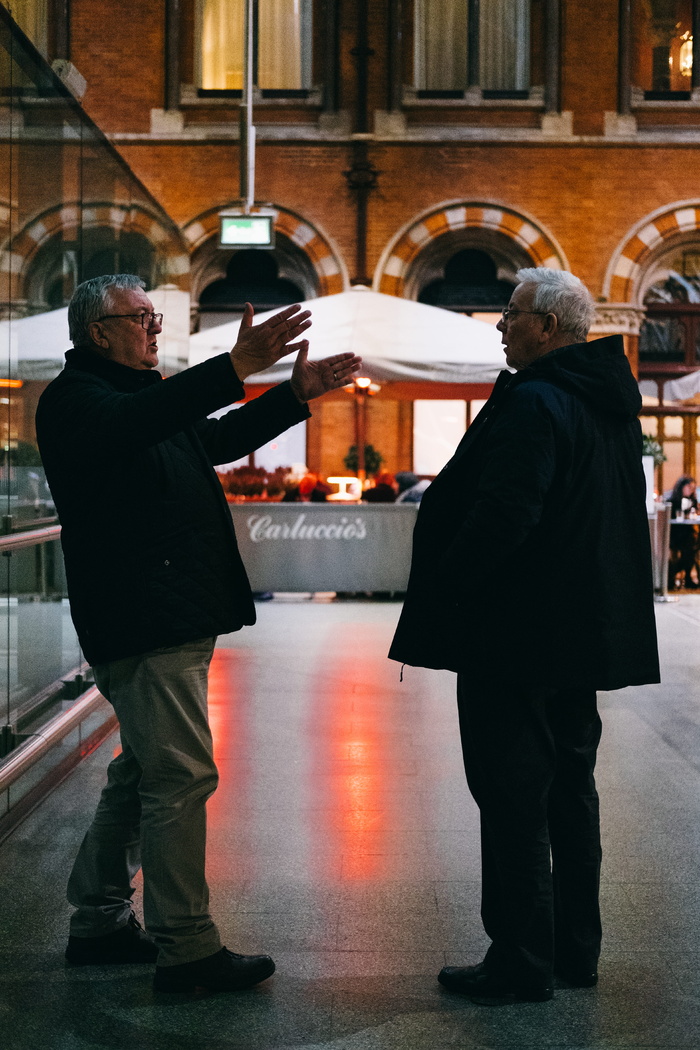 英国，伦敦，什么，对话，街头摄影，激烈的辩论，动画，老人