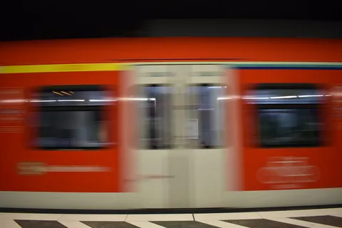 德国、美因河畔法兰克福、陶努桑拉格、旅游、交通、jurney、火车、地铁