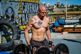 男人，挥舞着，两个，杠铃，农民走路，农民扛，重物，汗水