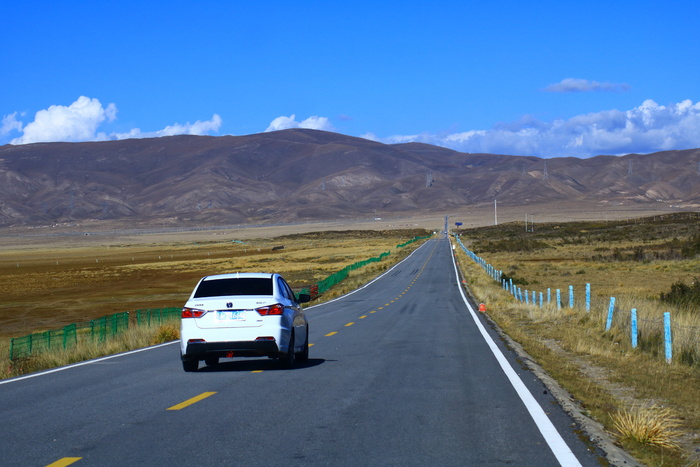 白色，suv，水泥，公路，青海，风景，蓝天，西宁