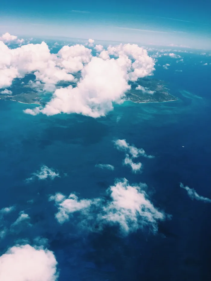 安提瓜和巴布达，老路，窗帘崖度假村，云天，天空，自然之美，宁静的景色，宁静