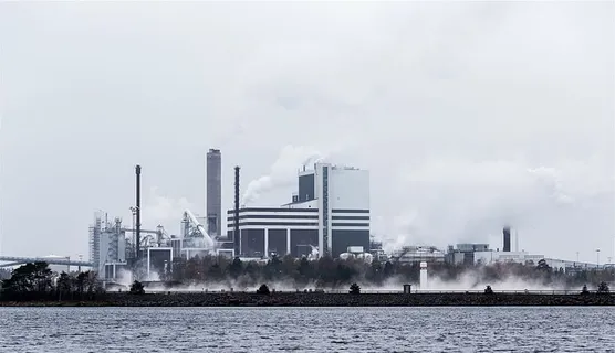 建筑物，在旁边，海洋，多云，天空，高楼，建筑物