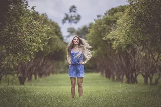 人，女人，女孩，树，可爱，美丽，迪亚米斯·克莱伯，草