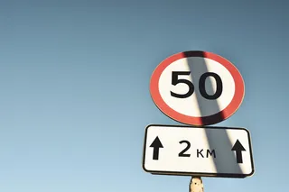 限速和公里标志