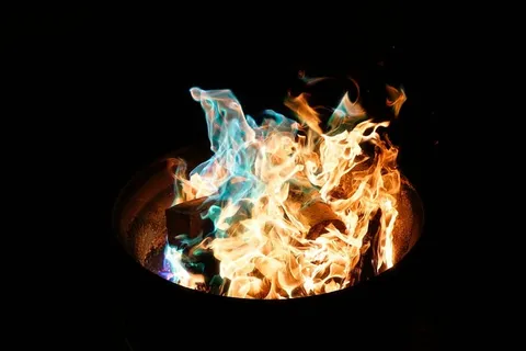 篝火、火、火焰、木炭、灰烬、烟、热、篝火 篝火、火、火焰、木炭、灰烬、烟、热、篝火
