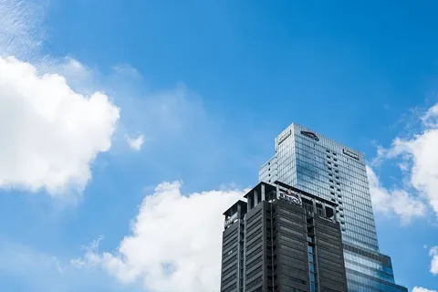 蓝天下的楼顶照片 蓝天下的楼顶照片