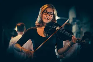 美丽，模糊，弓乐器，特写，人群，可爱，娱乐，眼镜