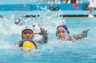 人够球、水、人、人、衣服、衣服、帽子、帽子