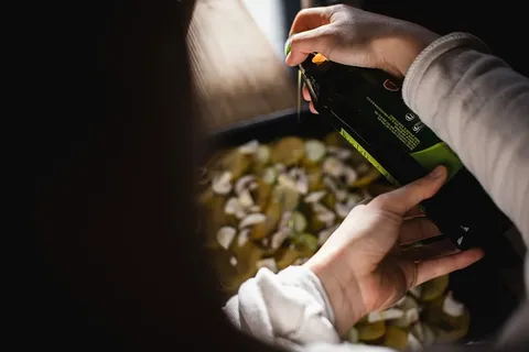 倒橄榄油 倒橄榄油