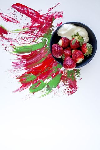 草莓和奶油色照片