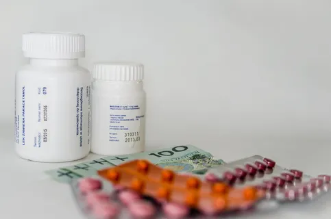药物, 钱, 治愈, 片剂, 药店, 医疗, 这种病, 生病 药物, 钱, 治愈, 片剂, 药店, 医疗, 这种病, 生病