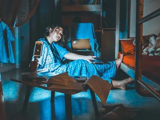 女式蓝黑色连衣裙