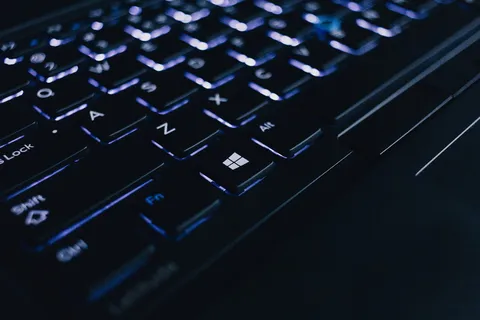 黑色笔记本电脑