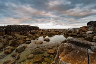 澳大利亚比纳龙湾，火湾，海滩，水，花岗岩，天空，云