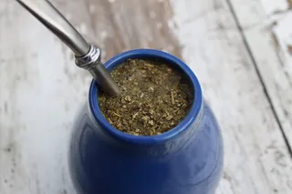 Yerba Mate，Matero，Bombilla，Bombilla，冬青灌木伴侣，宏观，准备，高角度视图