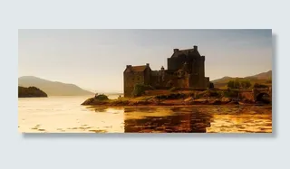 靠近水体的砖砌建筑物