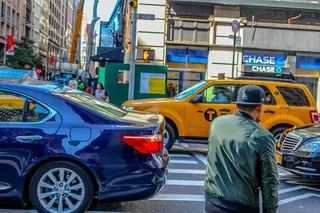 城市，汽车，十字路口，交通，人行横道，人行横道，人，人