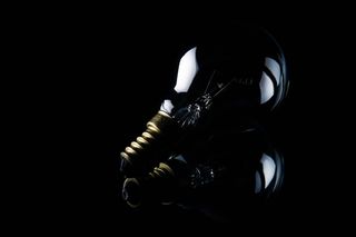 灰灯泡的镜像摄影