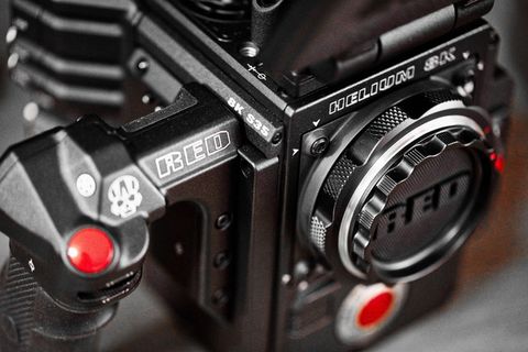 黑色直升机SK红色装置的特写照片