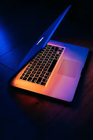 apple、dark、macbook、pro、lights、neon、night、work