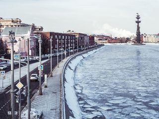 建筑物附近的水体