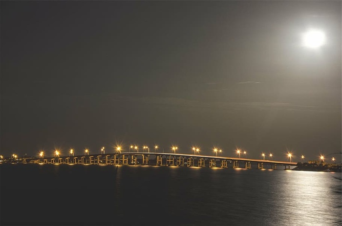 灯光，柱子，灰色，金属桥，摄影，桥，夜晚，建筑