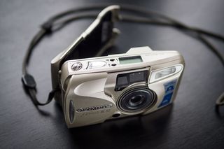 照相机，电子产品，表带，数码相机，耳机，耳机，手表，立体声