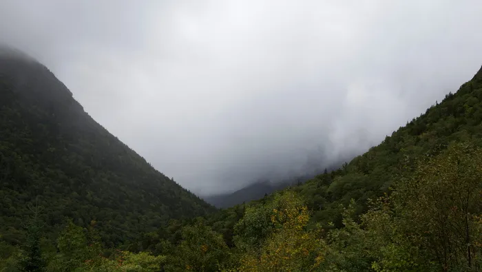 黎明时的青山风景摄影