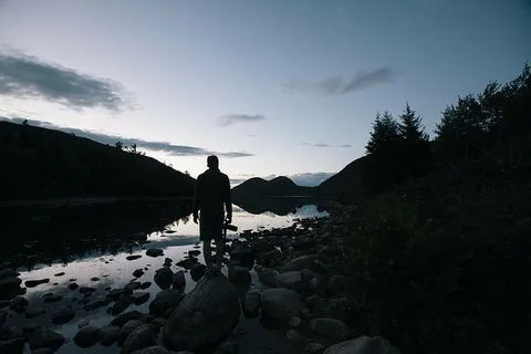 海滩、云、黎明、雾、湖、风景、山、自然