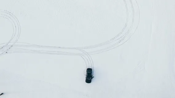 高角度摄影，汽车，雪地，汽车，旅行，旅行，雪，冬天