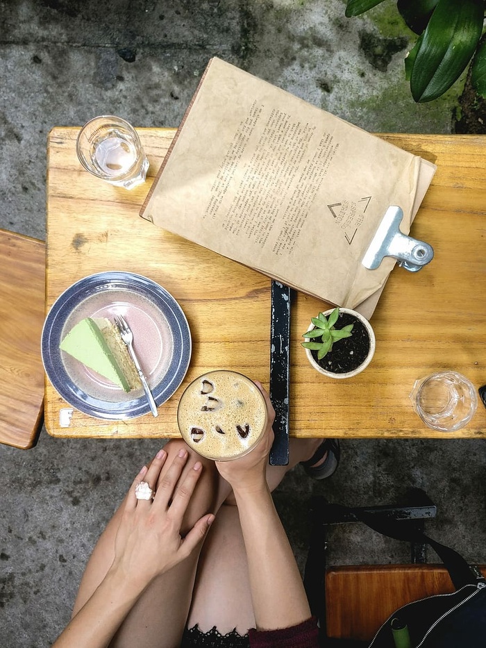 冰咖啡配抹茶蛋糕