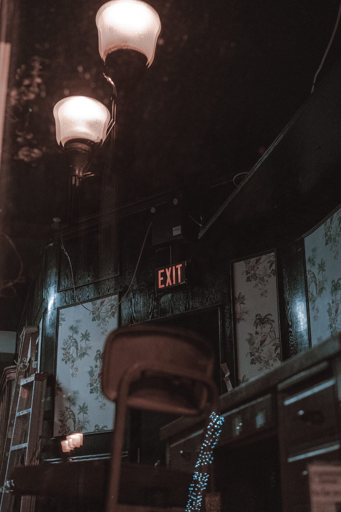 建筑物的灯已打开