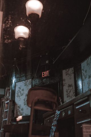 建筑物的灯已打开