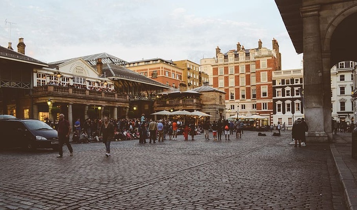 建筑、建筑、汽车、城市、日光、团体、房屋、灯光