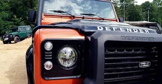 特写，照片，橙色，黑色，路虎defender suv，路虎，defender，field