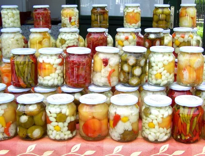 堆叠、灌注、醋罐、自制、混合泡菜、菜肴、自制泡菜、罐 堆叠、灌注、醋罐、自制、混合泡菜、菜肴、自制泡菜、罐