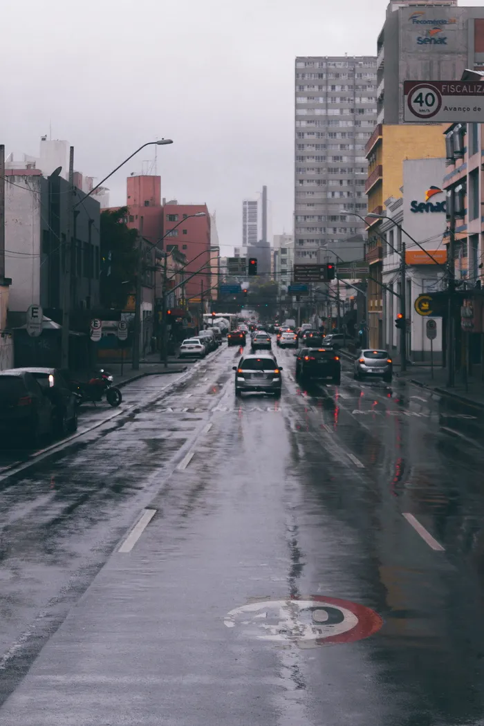 潮湿路面照片