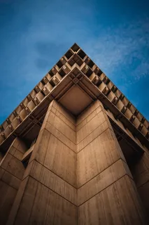 棕色混凝土墙、建筑、建筑、基础设施、结构、设施、角落、云 棕色混凝土墙、建筑、建筑、基础设施、结构、设施、角落、云