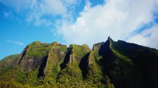 白天的山脉、自然、景观、山脉、树木、绿色、天空、云