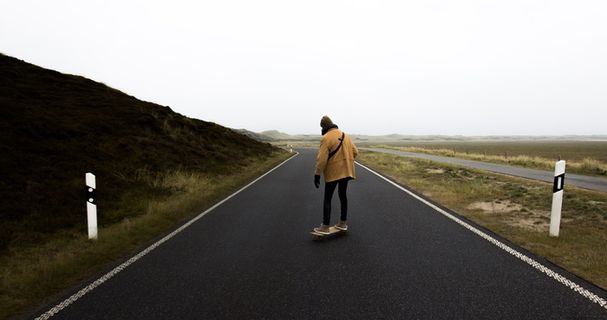 草，竹板，长板，寒冷，速度，复仇，雾，骑马