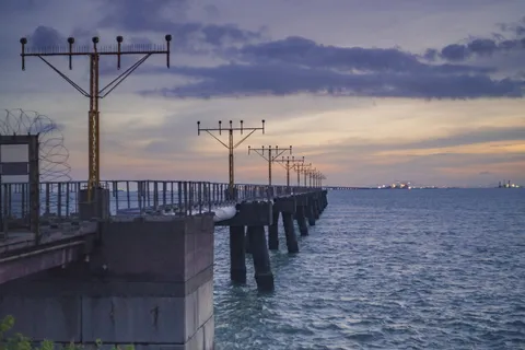 奥肯附近的空码头