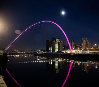 英国盖茨海德、波罗的海面粉厂、千禧桥、泰恩和威尔、河流、码头区、纽卡斯尔