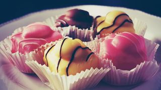 蛋糕，纸杯蛋糕，冰蛋糕，蛋糕，食品，法国风味，白色，盘子