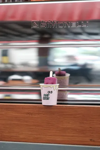 冰淇淋，冰镇，杯子，冰糕，夏天，红色，文字，特写